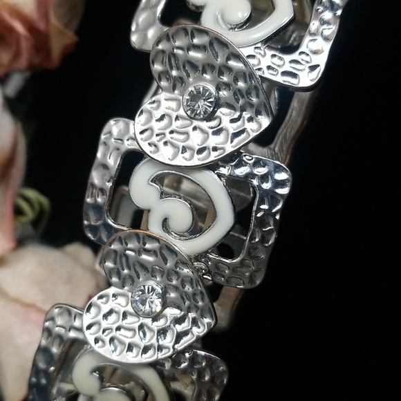 Adorable Hearts & Rhinestone Silver Tone Textured Stretch Bracelet - Picture 3 of 8